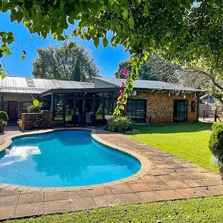 Spies Villa - Fast Wi-Fi, Netflix And Generator Middelburg  Exterior photo