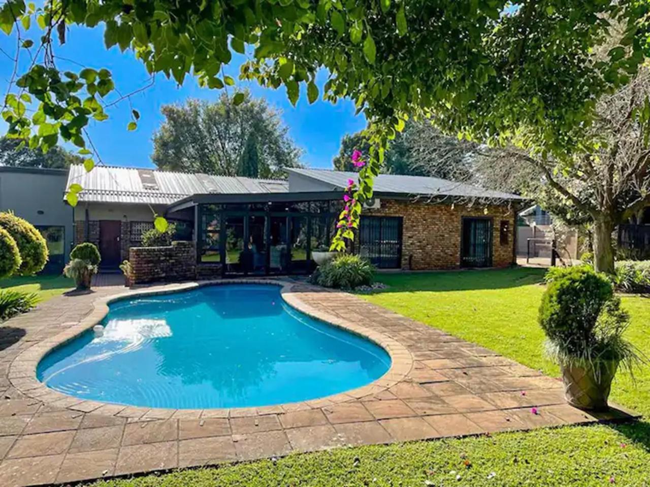 Spies Villa - Fast Wi-Fi, Netflix And Generator Middelburg  Exterior photo